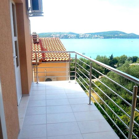 Apartment Jurcevic Трогир Стая снимка